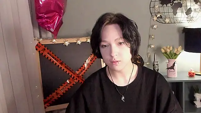 fiamoory online show from October 28, 2025, 8:24 am