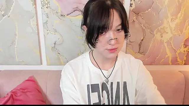 fiamoory online show from March 27, 2026, 8:26 am