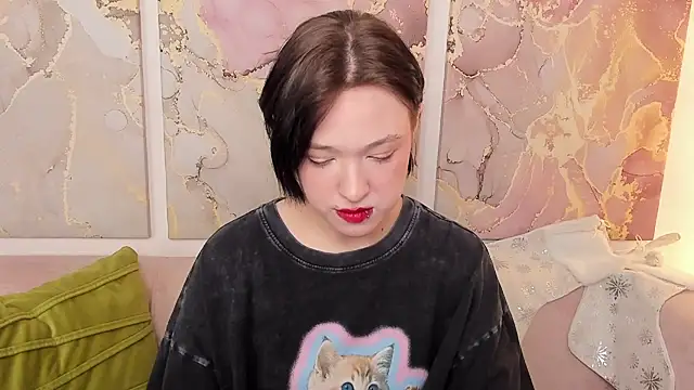 fiamoory online show from December 4, 2025, 8:24 am