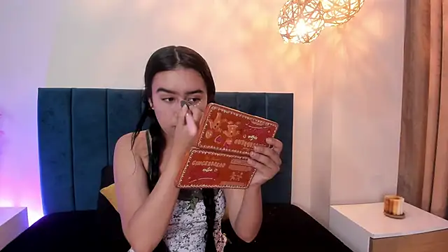 Snapshot of LaraGoldd chatting on February 18, 2026, 12:52 am LaraGoldd online show from February 18, 2026, 12:52 am