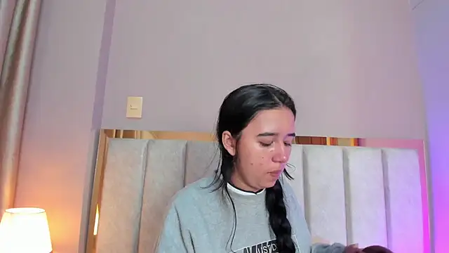 Snapshot of LaraGoldd chatting on February 7, 2026, 12:29 am LaraGoldd online show from February 7, 2026, 12:29 am