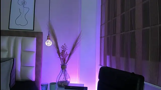 Snapshot of LaraGoldd chatting on February 11, 2026, 9:36 pm LaraGoldd online show from February 11, 2026, 9:36 pm