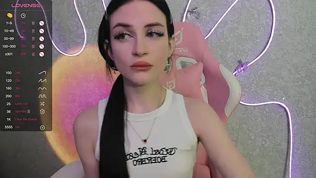 Molly Crystall online show from July 1, 2026, 3:51 am
