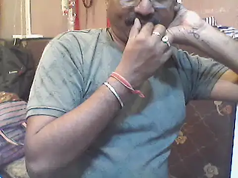 LOVEGURU D online show from February 3, 2025, 4:31 pm