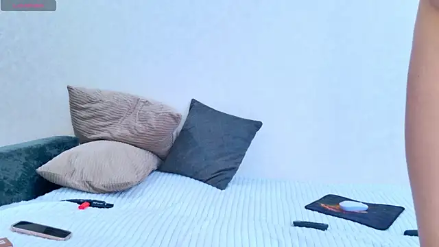 hard candyy online show from October 23, 2025, 9:08 am