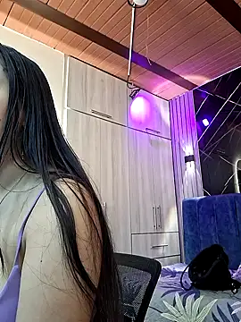 Julia Ahnn online show from September 10, 2025, 11:31 am