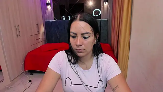 Julia Ahnn online show from October 2, 2025, 7:06 pm