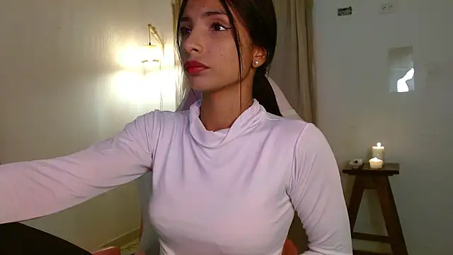 AnnitaSerna  online show from April 8, 2026, 3:52 am