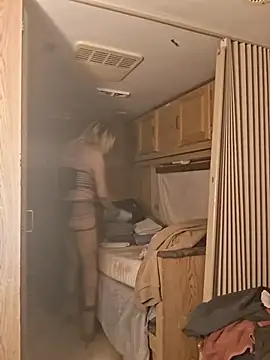 HoneyBdaQueen online show from April 6, 2026, 3:46 am