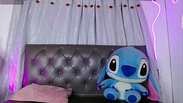 evie cloud online show from May 26, 2026, 1:37 am