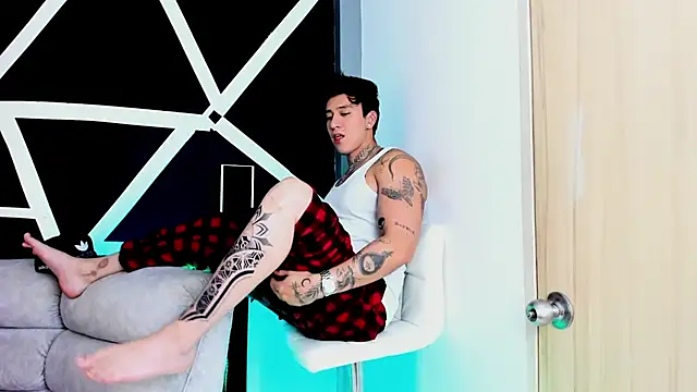 JUSTIN FULLER1 online show from October 12, 2025, 9:27 pm