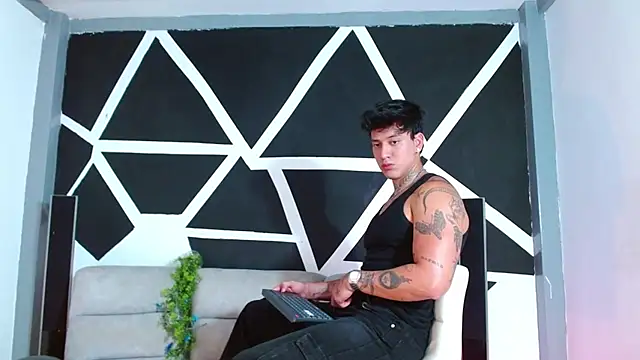 JUSTIN FULLER1 online show from November 26, 2025, 4:07 pm