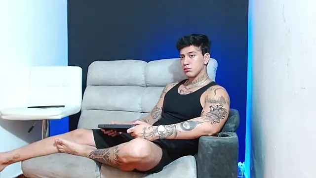 JUSTIN FULLER1 online show from April 16, 2026, 10:34 pm