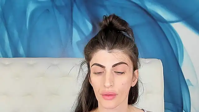 Snapshot of SkinnyDolly chatting on October 10, 2025, 2:01 am SkinnyDolly online show from October 10, 2025, 2:01 am