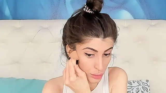 Snapshot of SkinnyDolly chatting on November 10, 2025, 3:11 am SkinnyDolly online show from November 10, 2025, 3:11 am