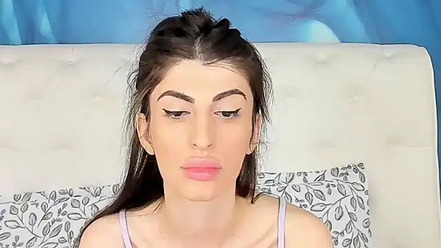 Snapshot of SkinnyDolly chatting on October 24, 2025, 2:10 am SkinnyDolly online show from October 24, 2025, 2:10 am