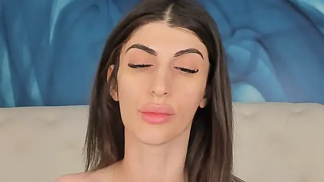 Snapshot of SkinnyDolly chatting on November 15, 2025, 3:10 am SkinnyDolly online show from November 15, 2025, 3:10 am