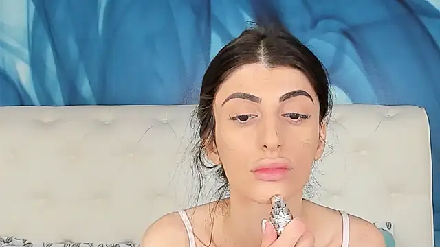 Snapshot of SkinnyDolly chatting on October 14, 2025, 2:12 am SkinnyDolly online show from October 14, 2025, 2:12 am