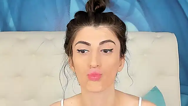 Snapshot of SkinnyDolly chatting on October 29, 2025, 3:05 am SkinnyDolly online show from October 29, 2025, 3:05 am