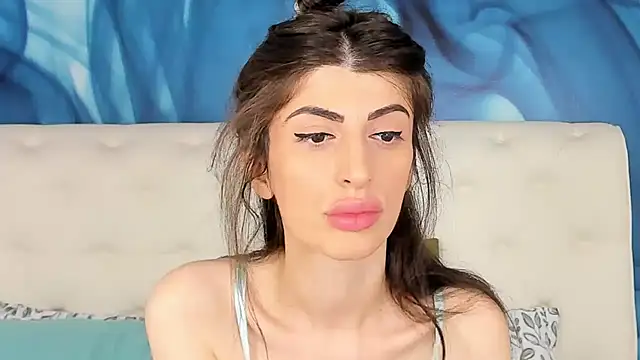 Snapshot of SkinnyDolly chatting on November 9, 2025, 3:10 am SkinnyDolly online show from November 9, 2025, 3:10 am