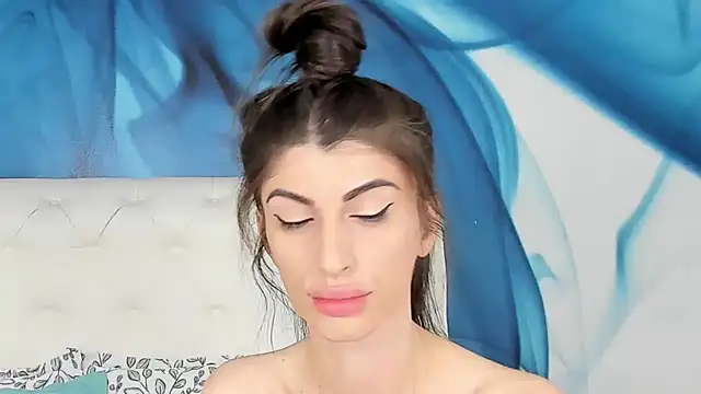 Snapshot of SkinnyDolly chatting on October 17, 2025, 2:15 am SkinnyDolly online show from October 17, 2025, 2:15 am