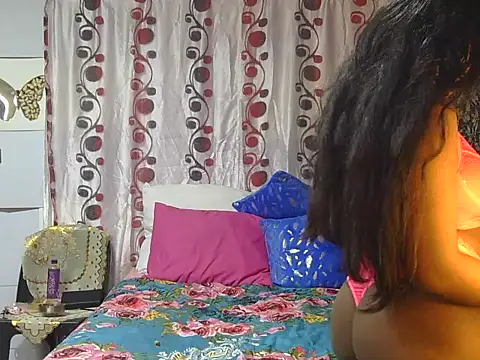 Snapshot of Lilmisskay18 chatting on October 29, 2025, 8:13 am Lilmisskay18 online show from October 29, 2025, 8:13 am