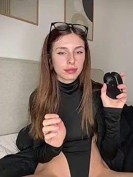 emma05 online show from February 28, 2025, 5:37 pm