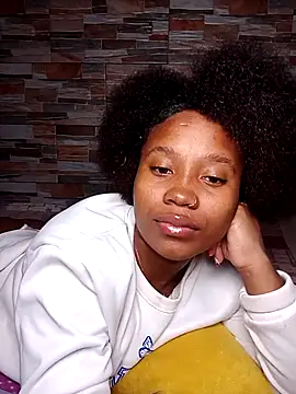 Abril Storm online show from October 27, 2025, 6:47 am