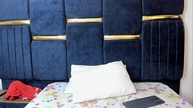 skaysanchez1 online show from April 13, 2026, 8:02 pm