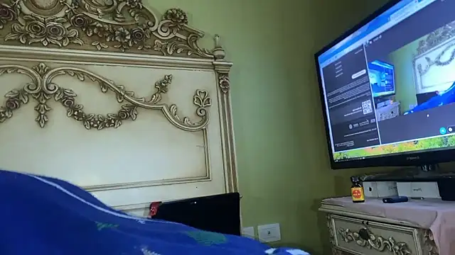 Snapshot of emylolo9 chatting on January 4, 2025, 7:24 am emylolo9 online show from January 4, 2025, 7:24 am