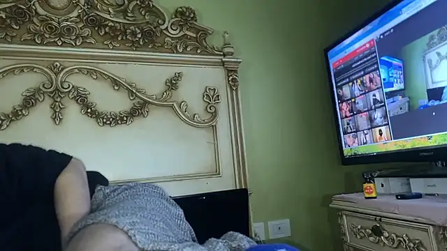 Snapshot of emylolo9 chatting on January 4, 2025, 4:23 am emylolo9 online show from January 4, 2025, 4:23 am