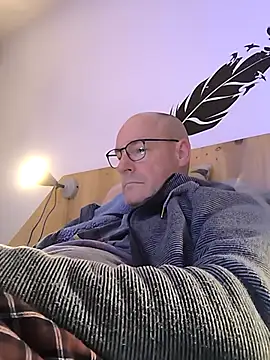 bogland33 online show from November 20, 2025, 8:09 pm