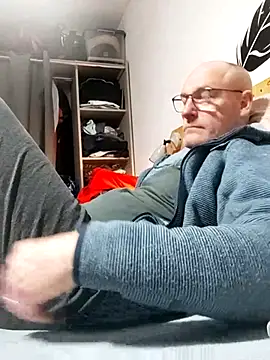 bogland33 online show from March 26, 2026, 8:07 pm