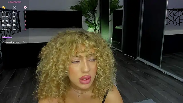 CurlyAnt0 online show from January 10, 2026, 7:04 am