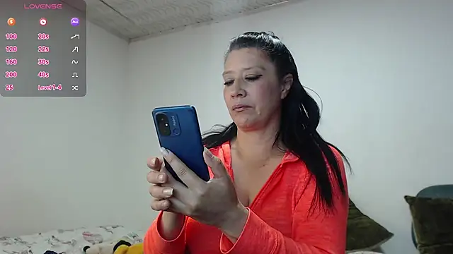 carolina linarez69 online show from March 18, 2026, 9:37 pm