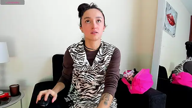 its  angelica  online show from April 11, 2026, 6:33 pm