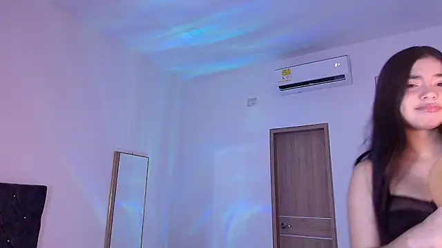 AuroraFiore online show from October 24, 2025, 1:59 am