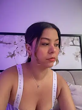 tuckersabrina online show from December 1, 2025, 2:07 pm