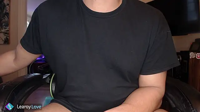 Snapshot of Learoy_Love chatting on March 13, 2026, 11:32 pm Learoy Love online show from March 13, 2026, 11:32 pm