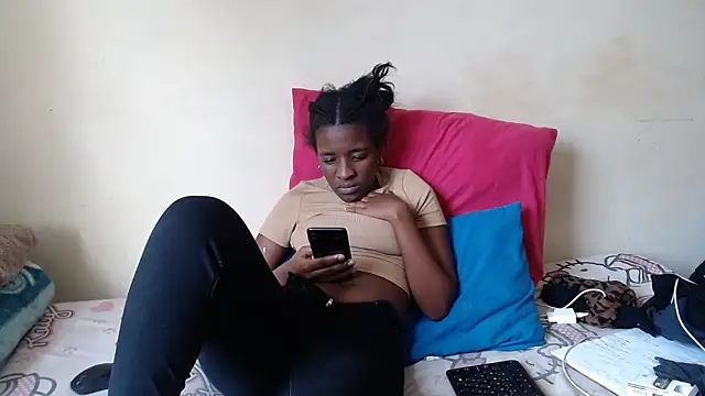Snapshot of SexyRed18 chatting on September 29, 2025, 2:01 pm SexyRed18 online show from September 29, 2025, 2:01 pm