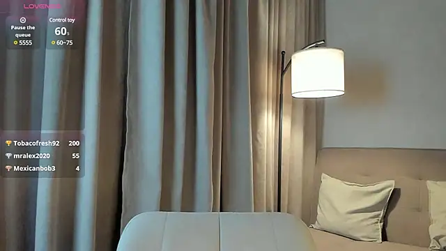 Snapshot of flora_off chatting on December 2, 2024, 10:46 am flora off online show from December 2, 2024, 10:46 am