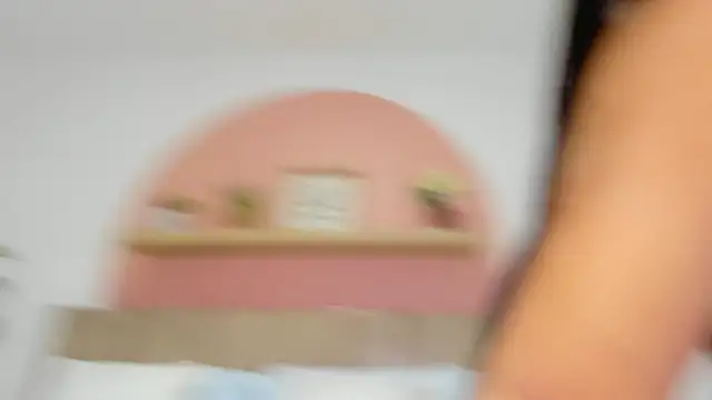 Snapshot of evelin_leroy chatting on October 29, 2025, 12:04 pm evelin leroy online show from October 29, 2025, 12:04 pm