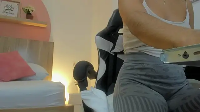 Snapshot of evelin_leroy chatting on November 27, 2025, 11:54 am evelin leroy online show from November 27, 2025, 11:54 am