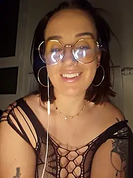 lindsay 33off online show from January 7, 2026, 7:57 am