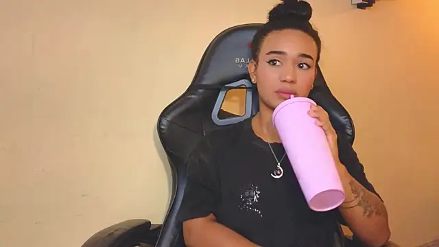 Snapshot of evafoxs chatting on November 21, 2025, 12:20 am evafoxs online show from November 21, 2025, 12:20 am