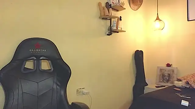 Snapshot of evafoxs chatting on November 24, 2025, 9:48 pm evafoxs online show from November 24, 2025, 9:48 pm