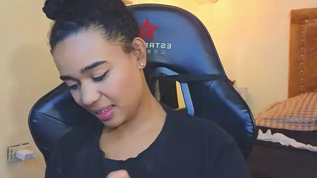 Snapshot of evafoxs chatting on November 22, 2025, 2:43 am evafoxs online show from November 22, 2025, 2:43 am