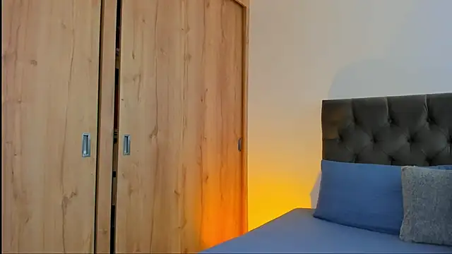 Snapshot of mia_world_ chatting on November 30, 2025, 7:25 pm mia world online show from November 30, 2025, 7:25 pm