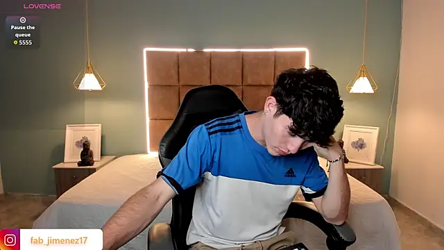 AlejooTwink online show from April 12, 2026, 12:14 am