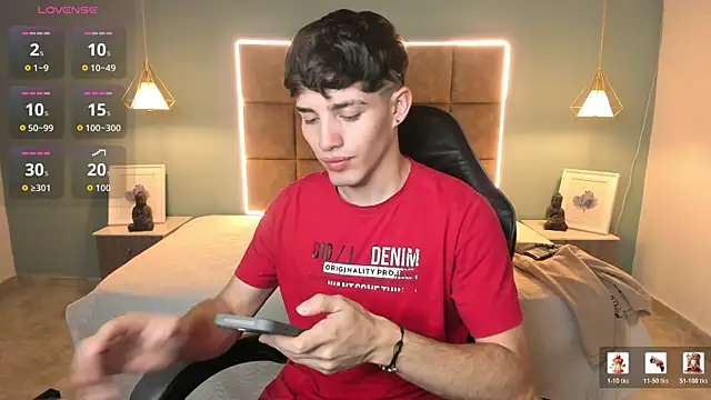 AlejooTwink online show from April 16, 2026, 5:19 am